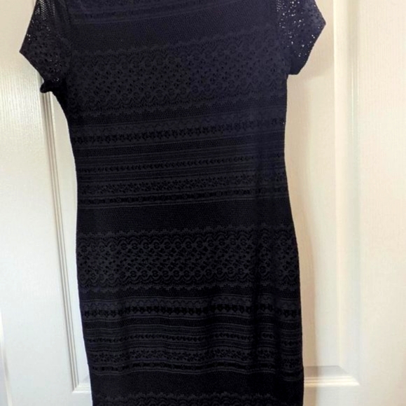 💙Banana Republic Navy stretch fabric (cut like lace) Dress- Size Medium - Picture 6 of 7